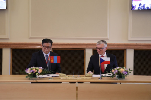 МОНГОЛ-ЧЕХИЙН ХУДАЛДАА АЖ ҮЙЛДВЭРИЙН ТАНХИМУУД ХАМТРАН АЖИЛЛАХ САНАМЖ БИЧИГ ГАРЫН ҮСЭГ ЗУРЛАА